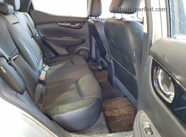 JN1BJ1CWXNW497657 2022 NISSAN ROGUE Silver უკანა სალონის ხედი