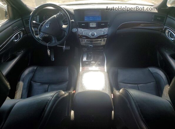 JN1BY1AP4HM740824 2017 INFINITI Q70 White Vista del salpicadero