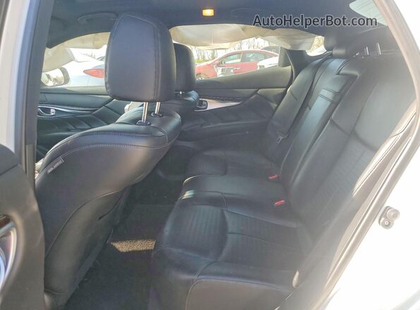 JN1BY1AP4HM740824 2017 INFINITI Q70 White Vista de los asientos traseros