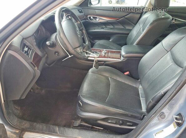 JN1BY1AP5HM741058 2017 INFINITI Q70 Gray Вид салону спереду