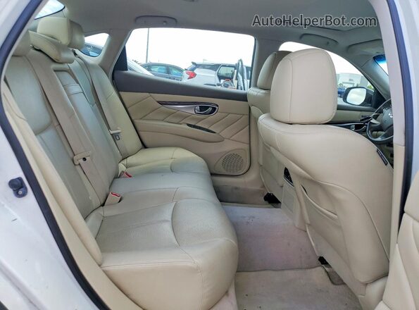 JN1BY1PR6GM721229 2016 INFINITI Q70L White Rear seats view