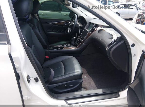 JN1CV7AP6JM400032 2018 INFINITI Q50 White Front interior view