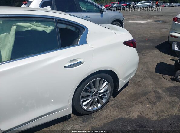 JN1EV7AP1JM358149 2018 INFINITI Q50 White Widok z przodu