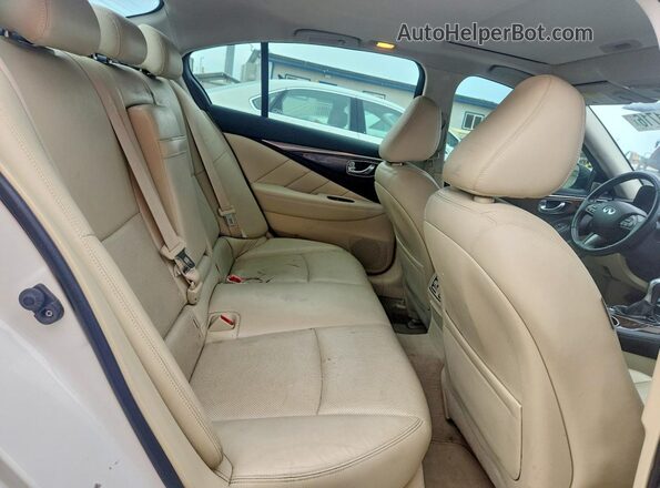 JN1EV7AP4HM733705 2017 INFINITI Q50 White Vista de los asientos traseros