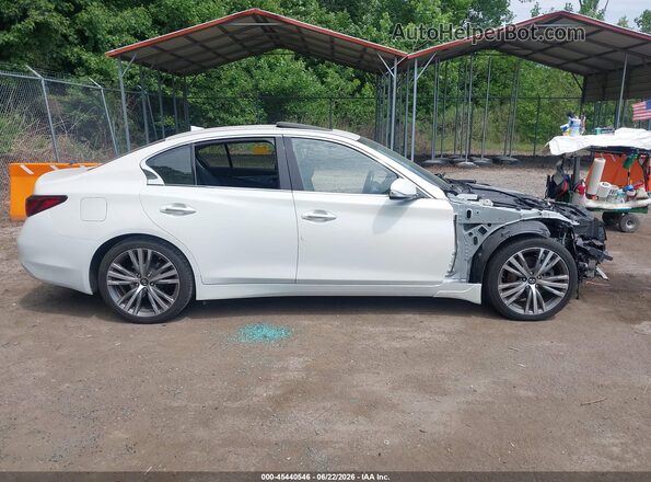 JN1EV7AR1JM443011 2018 INFINITI Q50 White Rear interior view