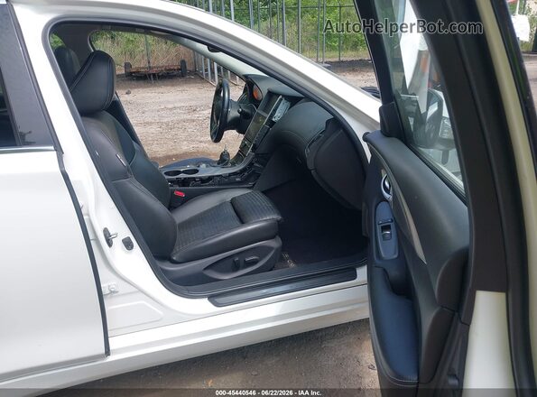 JN1EV7AR1JM443011 2018 INFINITI Q50 White Front interior view