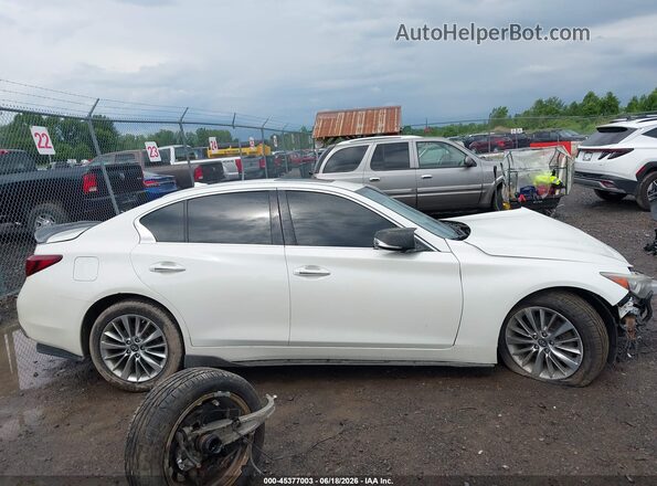 JN1EV7AR2JM445074 2018 INFINITI Q50 White Vista interior trasera