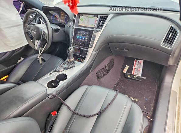 JN1EV7EL1JM390428 2018 INFINITI Q60 White Vista del salpicadero