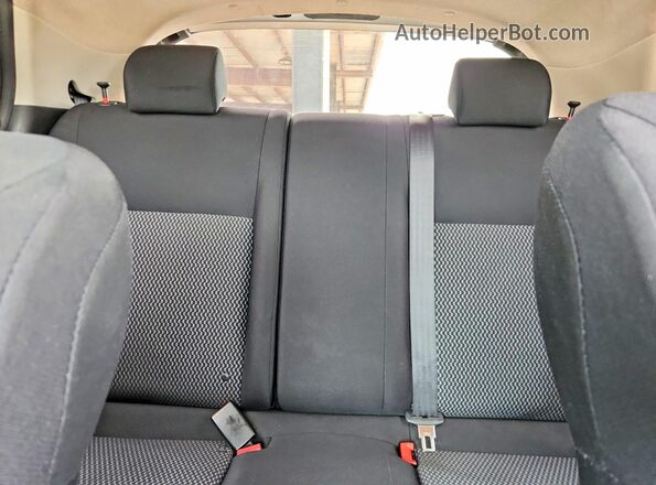 JN8AF5MRXHT705590 2017 NISSAN JUKE Silver Rear seats view