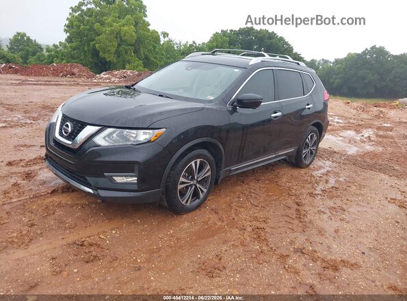 JN8AT2MT0HW146925 2017 NISSAN ROGUE Черный Передняя левая четверть