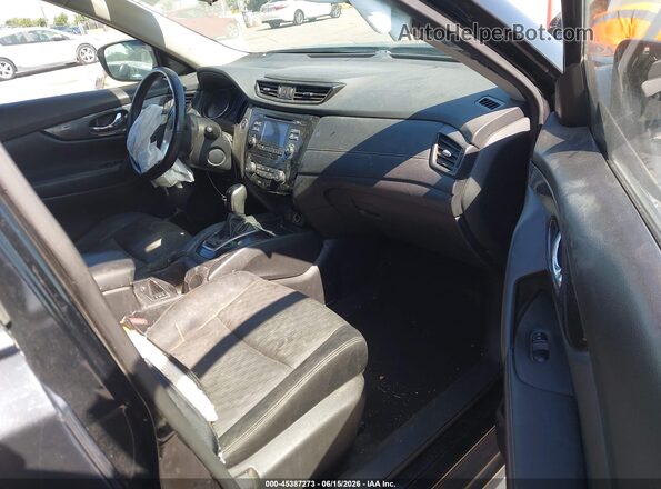 JN8AT2MT0HW153101 2017 NISSAN ROGUE Черный Вид салона спереди
