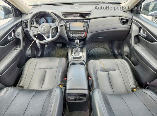 JN8AT2MT0HW400066 2017 NISSAN ROGUE Черный Вид панели приборов