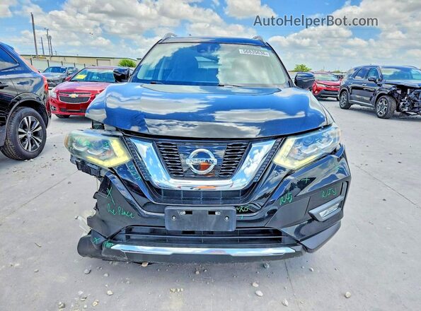 JN8AT2MT0HW400066 2017 NISSAN ROGUE Черный Вид спереди