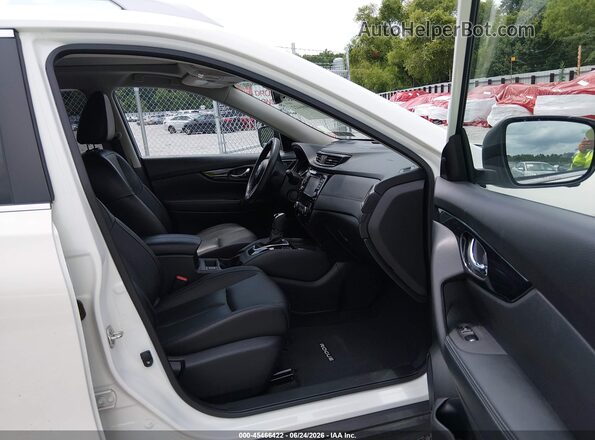 JN8AT2MT0HW405235 2017 NISSAN ROGUE White Սալոնի դիմացի տեսք