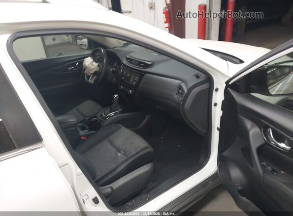 JN8AT2MT1HW145556 2017 NISSAN ROGUE White Front interior view