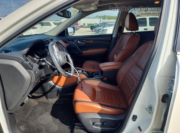 JN8AT2MT3JW486947 2018 NISSAN ROGUE White Вид салону спереду