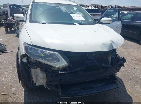 JN8AT2MT4HW135135 2017 NISSAN ROGUE White Widok z przodu