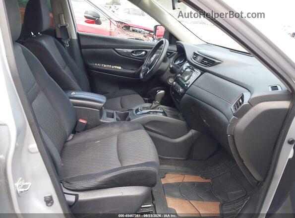 JN8AT2MT4HW136754 2017 NISSAN ROGUE Silver წინა სალონის ხედი