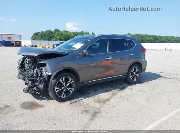 JN8AT2MT4HW146698 2017 NISSAN ROGUE Gray Vista tres cuartos delantera izquierda