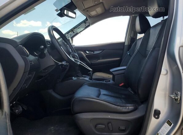 JN8AT2MT4HW390917 2017 NISSAN ROGUE Silver Սալոնի դիմացի տեսք