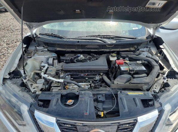 JN8AT2MT4HW401513 2017 NISSAN ROGUE Silver Widok komory silnika