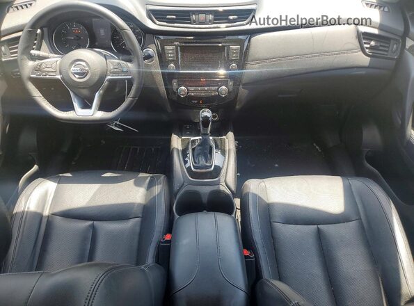JN8AT2MT4JW489839 2018 NISSAN ROGUE Черный Вид панели приборов