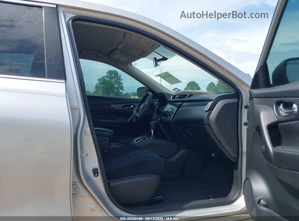 JN8AT2MT5GW025550 2016 NISSAN ROGUE Silver Front interior view