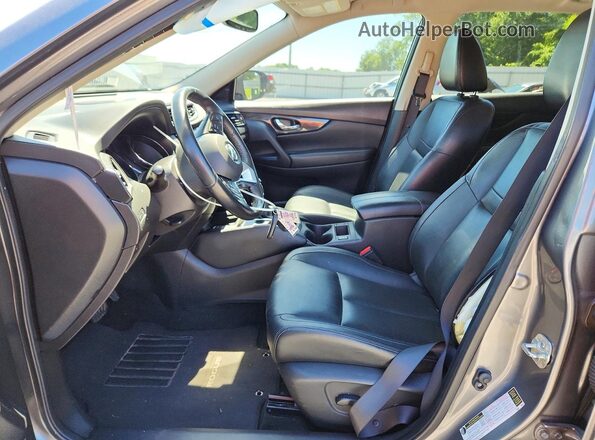 JN8AT2MT5JW489784 2018 NISSAN ROGUE Серый Вид салона спереди