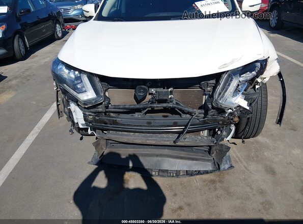 JN8AT2MT7JW466328 2018 NISSAN ROGUE Белый Вид спереди