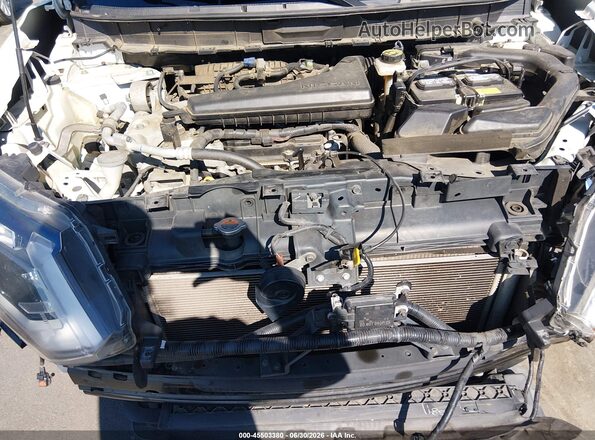JN8AT2MT7JW466328 2018 NISSAN ROGUE Белый Вид сзади