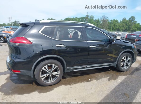 JN8AT2MT9HW145675 2017 NISSAN ROGUE Черный Вид задней части салона