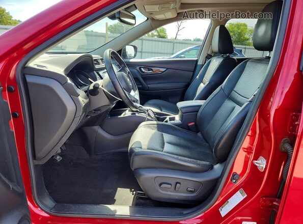 JN8AT2MT9HW406979 2017 NISSAN ROGUE Red წინა სალონის ხედი