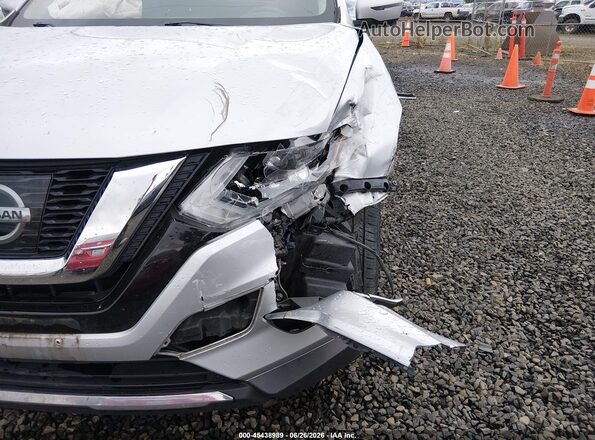 JN8AT2MV0HW019075 2017 NISSAN ROGUE Silver Front view