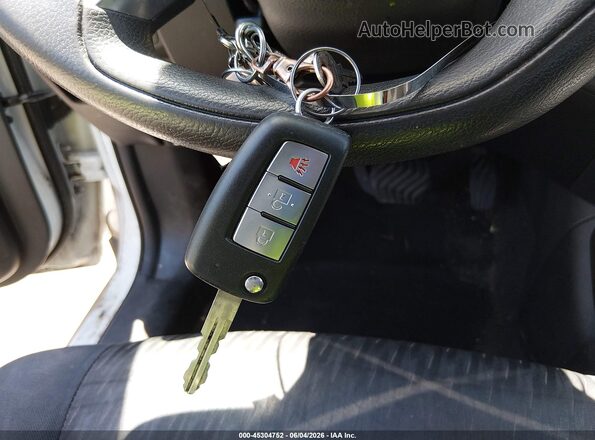 JN8AT2MV2HW005565 2017 NISSAN ROGUE Белый Вид панели приборов