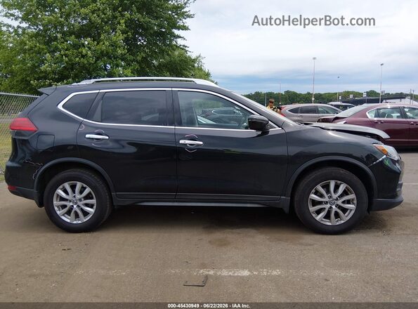 JN8AT2MV2HW020793 2017 NISSAN ROGUE Black Widok wnętrza z tyłu