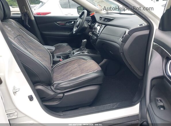 JN8AT2MV3HW013979 2017 NISSAN ROGUE White Front interior view