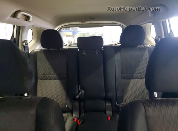 JN8AT2MV3HW014923 2017 NISSAN ROGUE Белый Вид задних сидений