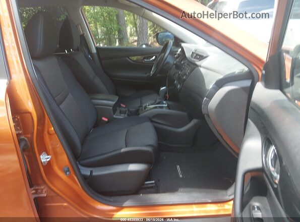 JN8AT2MV3HW256241 2017 NISSAN ROGUE Orange Widok wnętrza z przodu