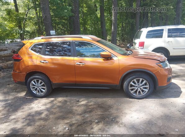 JN8AT2MV3HW256241 2017 NISSAN ROGUE Orange Widok wnętrza z tyłu