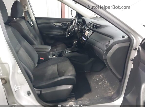 JN8AT2MV4HW016146 2017 NISSAN ROGUE Silver Widok wnętrza z przodu