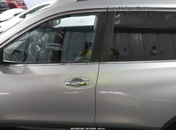 JN8AT2MV4HW016146 2017 NISSAN ROGUE Silver Widok wnętrza 360 stopni