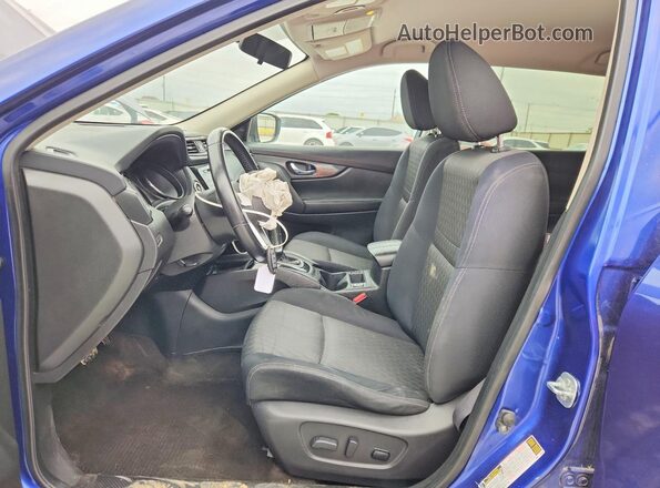 JN8AT2MV4HW024490 2017 NISSAN ROGUE Blue Вид салону спереду