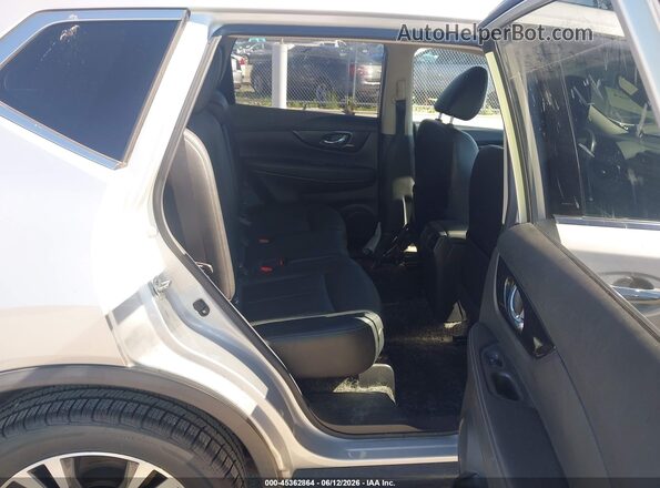 JN8AT2MV4JW322589 2018 NISSAN ROGUE Silver Vista de la etiqueta del VIN