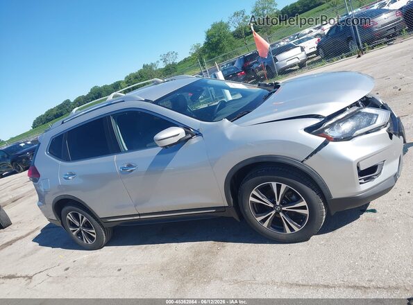 JN8AT2MV4JW322589 2018 NISSAN ROGUE Silver Vista interior trasera