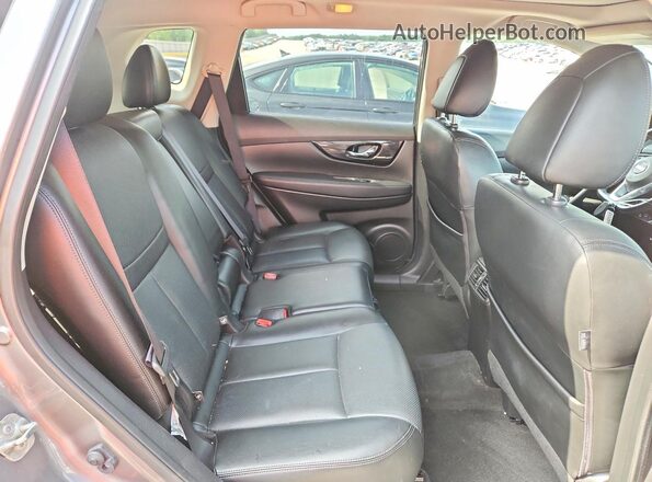 JN8AT2MV6HW281361 2017 NISSAN ROGUE Gray Rear interior view