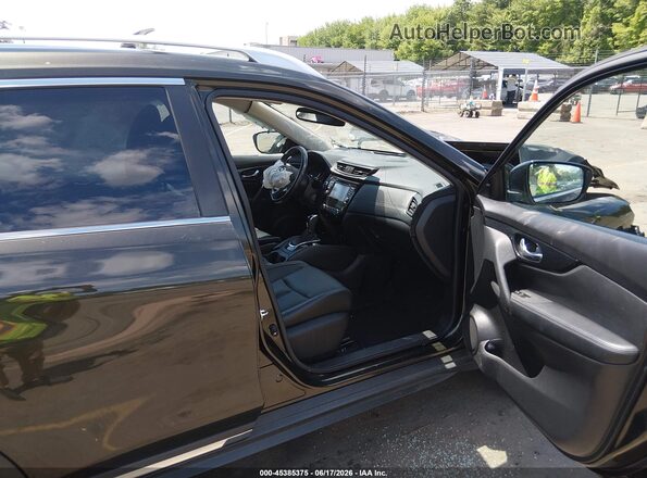 JN8AT2MV7HW024211 2017 NISSAN ROGUE Green Front interior view