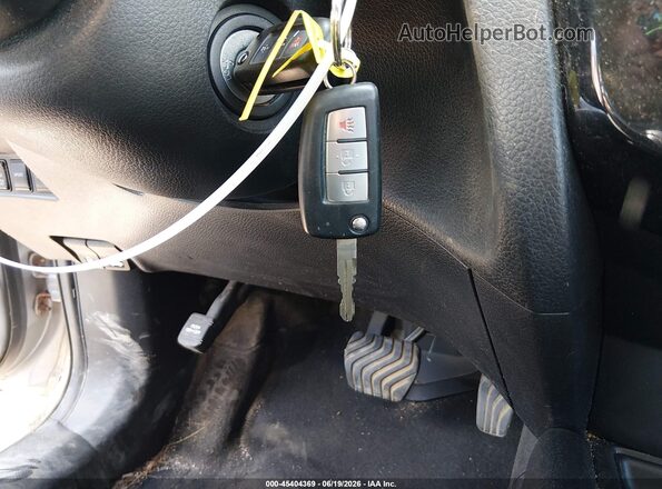 JN8AT2MV7HW255402 2017 NISSAN ROGUE Silver Vista del salpicadero
