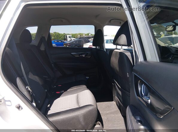 JN8AT2MV7HW270093 2017 NISSAN ROGUE Silver Widok naklejki z numerem VIN