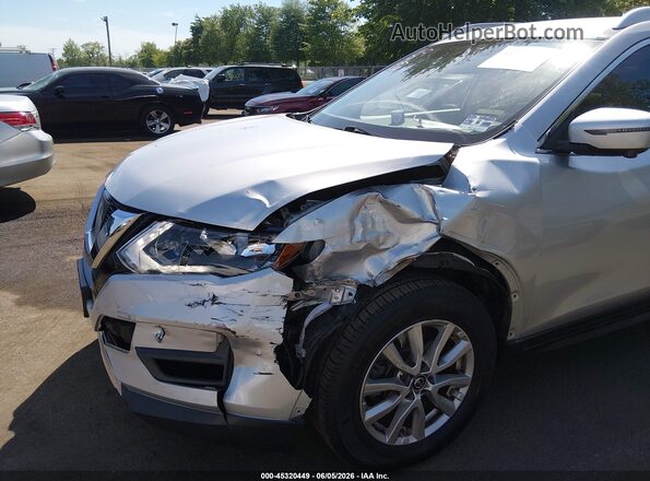 JN8AT2MV7HW270093 2017 NISSAN ROGUE Silver Widok z przodu