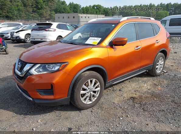 JN8AT2MVXHW008438 2017 NISSAN ROGUE Orange Vista tres cuartos delantera izquierda